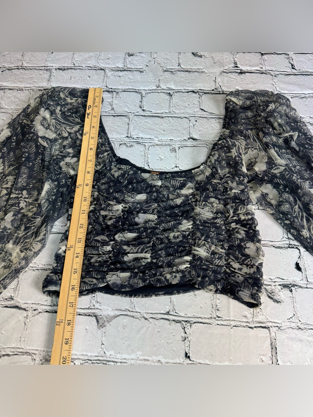 Free People Lilia Navy Blue Floral Sheer Puff Sleeve Smocked Crop Top Size Large - Picture 4 of 11